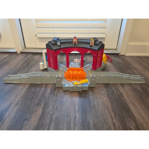 Fisher-Price Other - 2005 Fisher Price GeoTrax Workin' Roundhouse Train Depot Station Toy Set